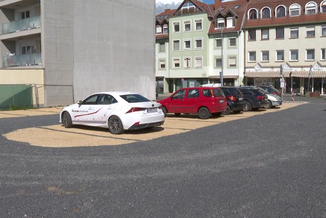 Elkészült az ideiglenes parkoló az Eötvös utcában Elkészült az ideiglenes parkoló az Eötvös utcában