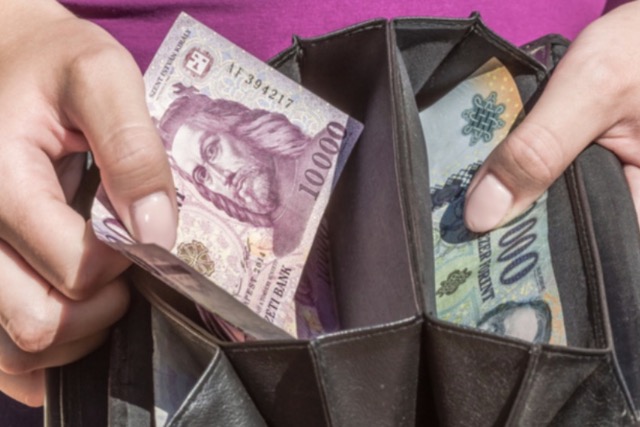 Évi 300 ezer forint plusszal már boldogok lennének a magyar dolgozók Évi 300 ezer forint plusszal már boldogok lennének a magyar dolgozók