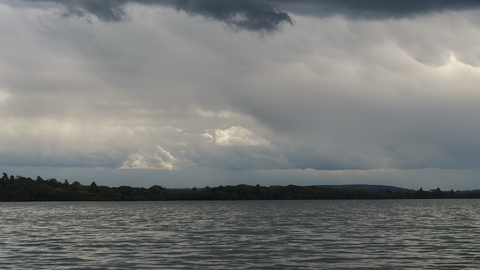 Megmozdult a Balaton – Centiméterekben mérhető a vízszint emelkedése Megmozdult a Balaton – Centiméterekben mérhető a vízszint emelkedése