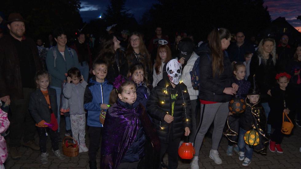 „Csokit vagy csalunk” – Jelmezes séta Csácsbozsokon  „Csokit vagy csalunk” – Jelmezes séta Csácsbozsokon