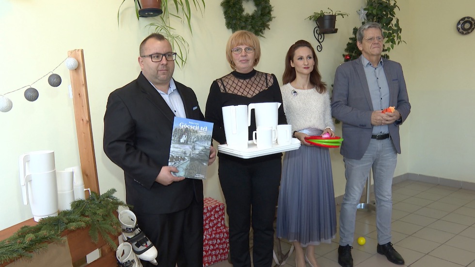 Adományokat vettek át az idősek otthonában Adományokat vettek át az idősek otthonában