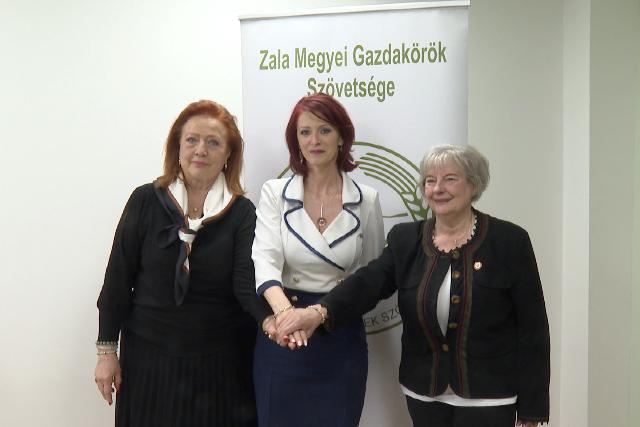Meg�llapod�s j�tt l�tre az agr�rkamara, a gazdak�r�k �s a v�d�n�i szervezetek k�z�tt