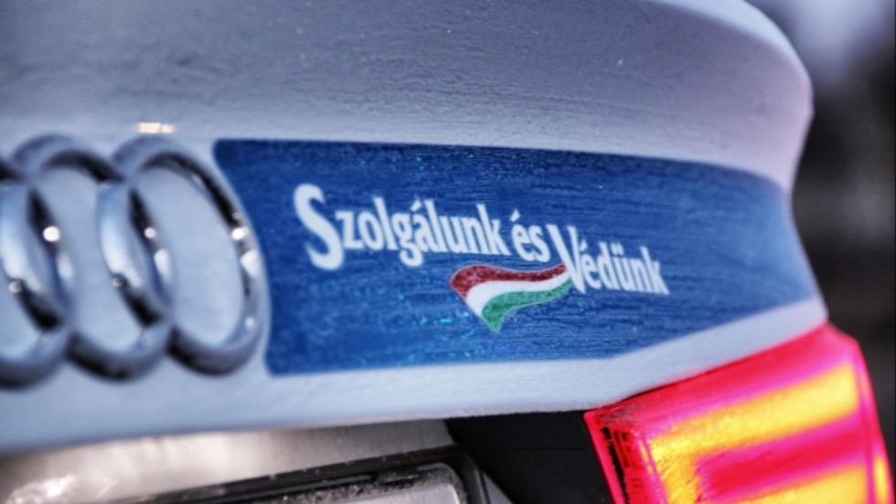 Autós üldözés után fogtak el egy 15 éves fiút és felnőtt társát Zalaegerszegen
Autós üldözés után fogtak el egy 15 éves fiút és felnőtt társát Zalaegerszegen