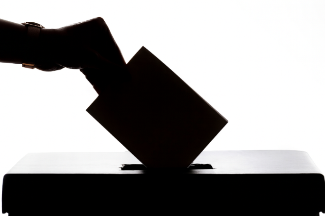 Elkezd�d�tt az �tjelentkez�k �s a k�lk�pviseleti szavazatok �tad�sa a v�laszt�ker�leteknek