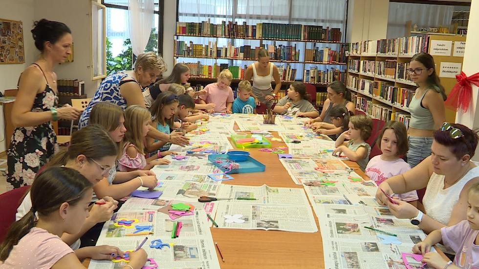 Hűtőmágnes emlékbe – Kézműves foglalkozás az Apáczaiban Hűtőmágnes emlékbe – Kézműves foglalkozás az Apáczaiban