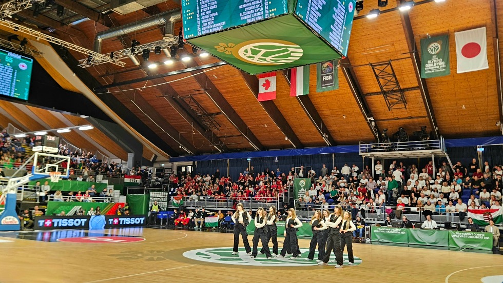 Zalaegerszegi táncosok léptek fel a női kosárlabda olimpiai selejtezőn Zalaegerszegi táncosok léptek fel a női kosárlabda olimpiai selejtezőn