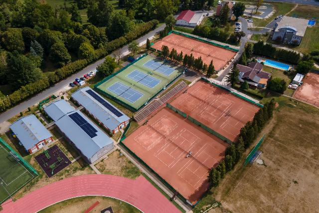 40 v�rosfejleszt�si c�l –�Fejleszt�sek az Ifj�s�gi- �s Sportcentrumban