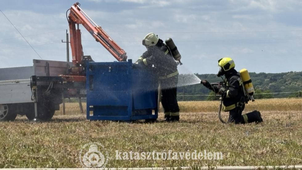 Veszélyes anyagot tartalmazó hordót ártalmatlanítottak a zalaegerszegi tűzoltók Veszélyes anyagot tartalmazó hordót ártalmatlanítottak a zalaegerszegi tűzoltók