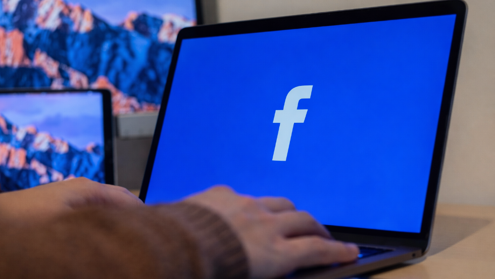 M�r f�lmilli� magyart korl�tozhatott a Facebook