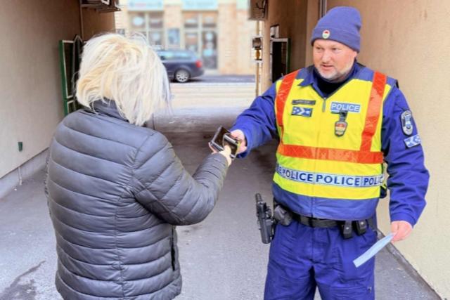 Becs�letes megtal�l�k: p�nzzel teli p�nzt�rc�t vittek be a rend�rs�gre Zalaegerszegen