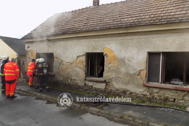 Tragikus lakástűz, meghalt egy idős férfi Keszthelyen Tragikus lakástűz, meghalt egy idős férfi Keszthelyen