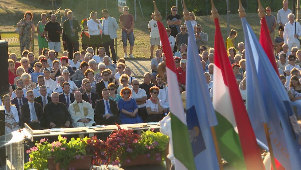 Megeml�kez�s – Az �llamalap�t�s �nnepe Cs�csbozsokon
