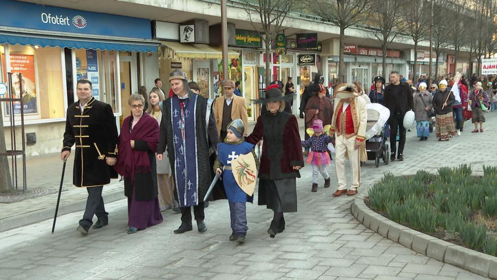 Több ezren búcsúztatták a telet Zalaegerszegen Több ezren búcsúztatták a telet Zalaegerszegen