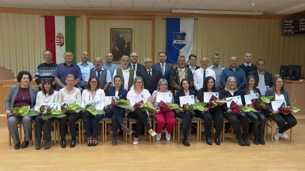 Lezárult a falu- és tanyagondnokok képzése - idén 26-an tettek sikeres vizsgát Lezárult a falu- és tanyagondnokok képzése - idén 26-an tettek sikeres vizsgát