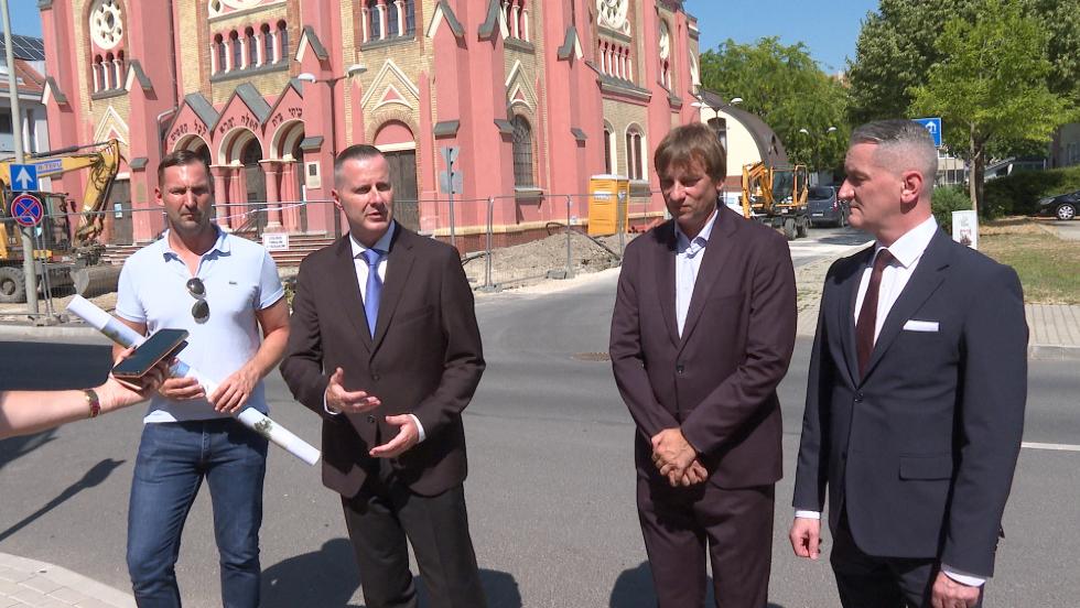 Megújul az egykori zsinagóga előtti tér Megújul az egykori zsinagóga előtti tér