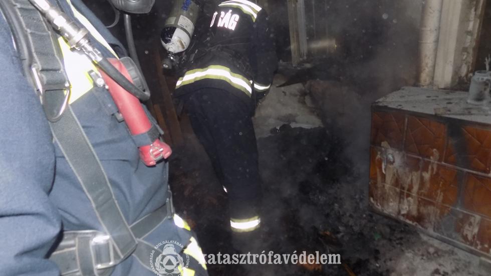 Mell�k�p�letben keletkezett t�z S�rmell�ken