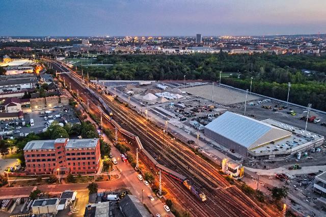 Három vasúti kocsit már kiemeltek - a Keleti pályaudvar továbbra sem fogad vonatokat - frissítve Három vasúti kocsit már kiemeltek - a Keleti pályaudvar továbbra sem fogad vonatokat - frissítve