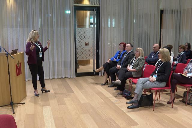 Megtallni s megtartani a munkaert