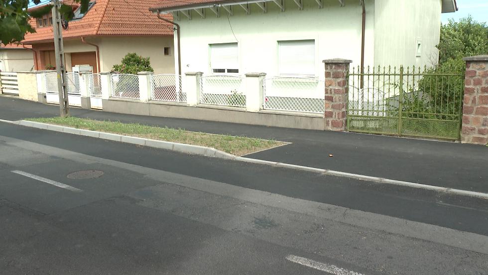 Járdafelújítás az Olajmunkás utcában Járdafelújítás az Olajmunkás utcában