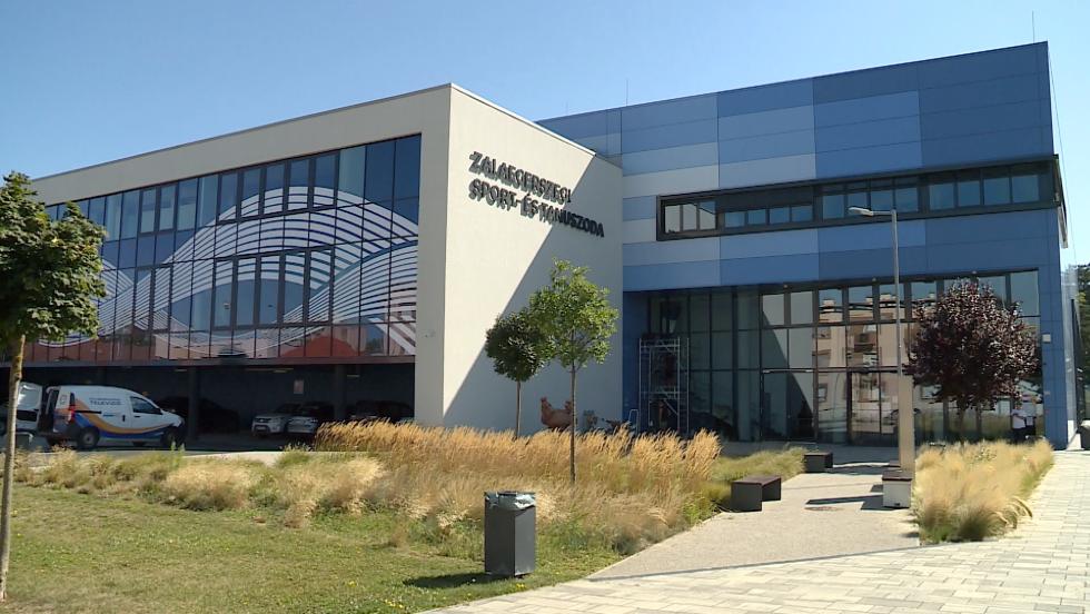 Hamarosan jra nyit az uszoda