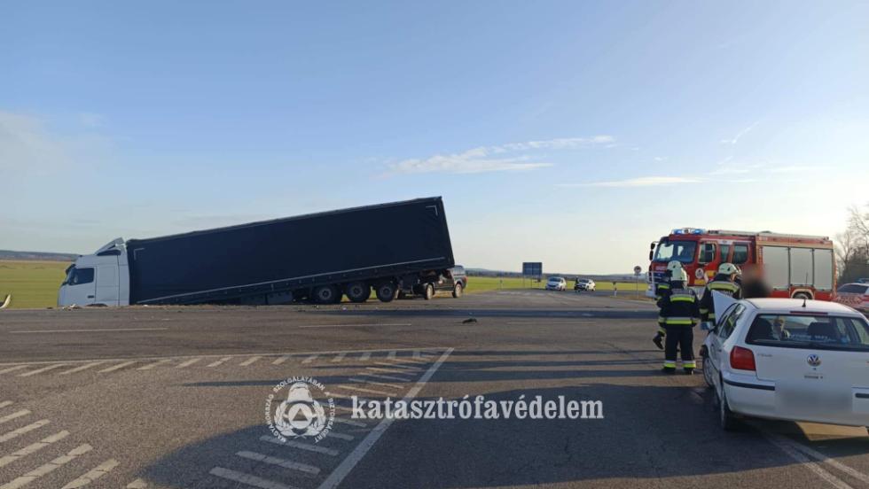 Kamionbaleset történt Resznek közelében Kamionbaleset történt Resznek közelében