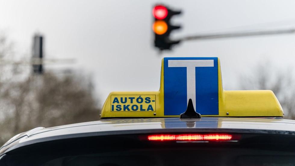 Ingyenes lesz a jogosítvány a középiskolásoknak: ekkor vezetik be az új rendszert Ingyenes lesz a jogosítvány a középiskolásoknak: ekkor vezetik be az új rendszert