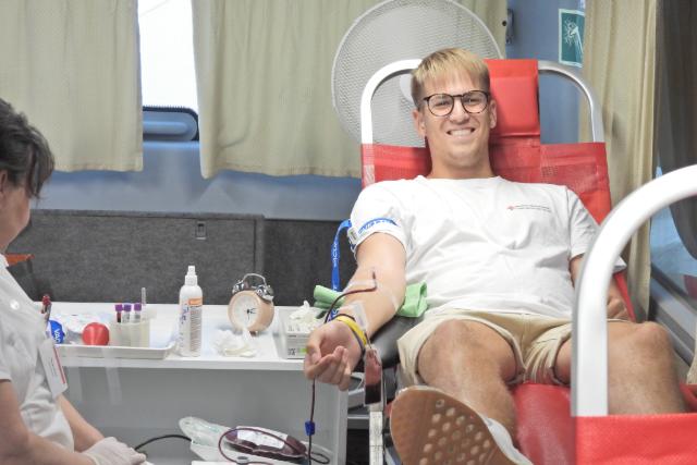 Egy j�tettel az �nnep idej�n is! – V�rad�sra h�v a V�r�skereszt