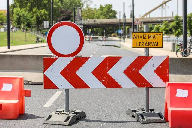 Négy utat is lezártak a magyarországi áradások miatt Négy utat is lezártak a magyarországi áradások miatt