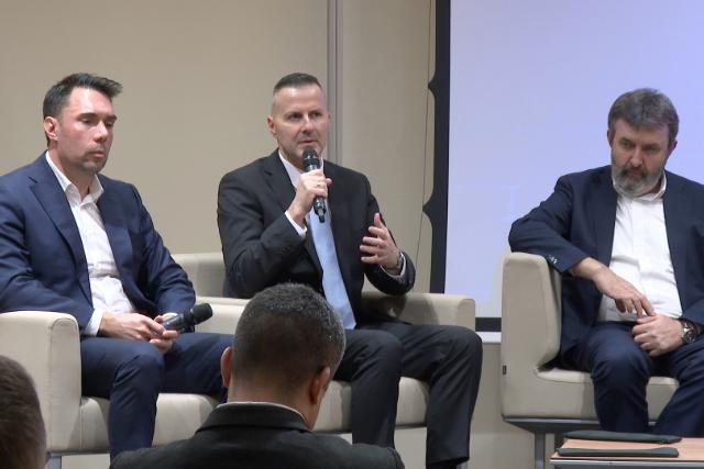 F�rum az adatbiztons�gr�l – A kifizet�sek 42 sz�zal�ka az online t�rben t�rt�nik