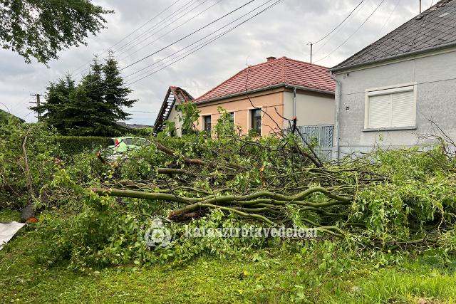 Tbb mint 400 beavatkozs a vihar miatt orszgszerte