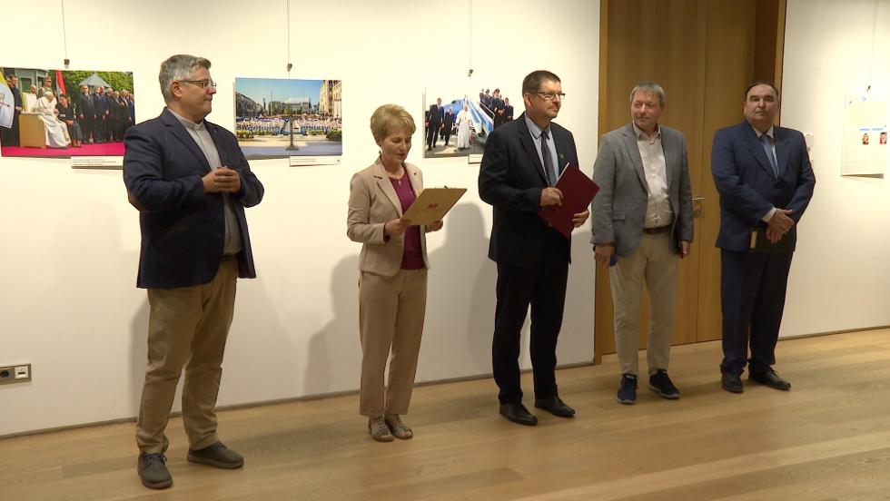 Szent pillantssal – j killts nylt a Mindszentyneumban