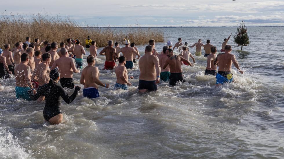 Tbb mint tszzan csobbantak jvkor a Balatonban