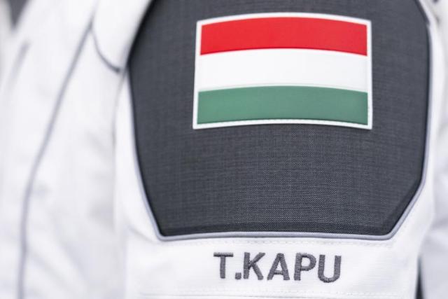 Kapu Tibor rhajja hajnalban haladt el felettnk