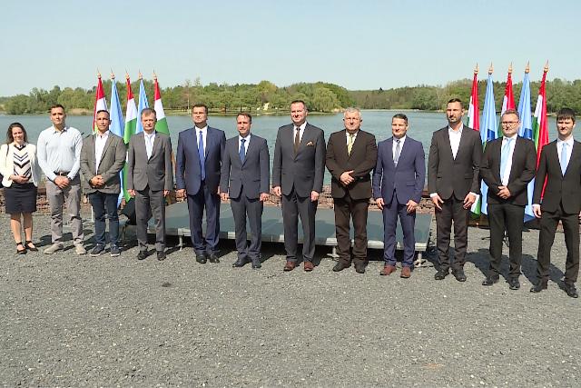 Lezárult a Gébárti-tó környékét rehabilitáló projekt Lezárult a Gébárti-tó környékét rehabilitáló projekt