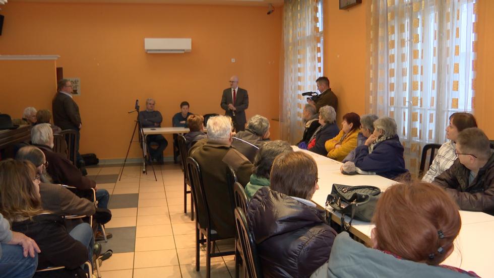 Lakossági fórumot szerveztek a devizahitel-károsultaknak Lakossági fórumot szerveztek a devizahitel-károsultaknak