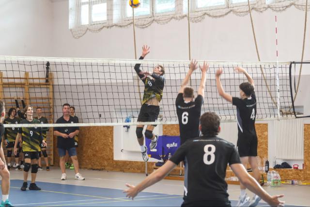 Ngycsapatos tornval emlkeztek az egerszegi rplabda legendira