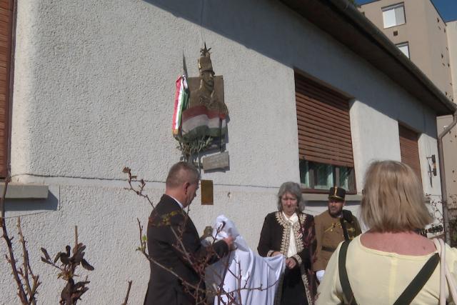 Domborm�vet avattak a k�t �ve elhunyt Csondor Csaba eml�k�re