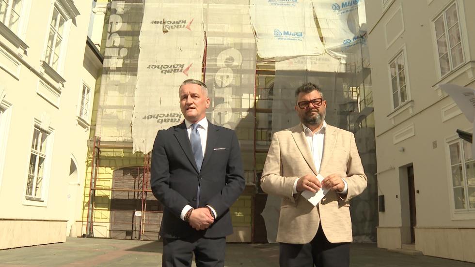 Elkezdődött a Kvártély tetőfelújítása Elkezdődött a Kvártély tetőfelújítása