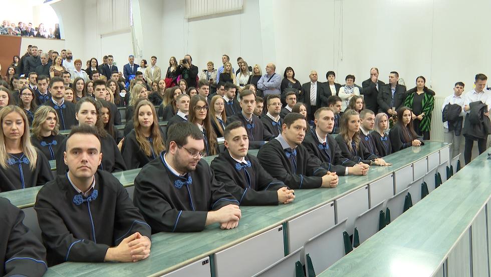Diplomaátadó ünnepség a Zalaegerszegi Egyetemi Központban Diplomaátadó ünnepség a Zalaegerszegi Egyetemi Központban