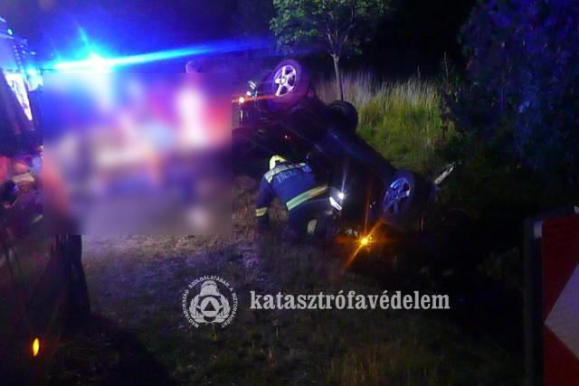 Felborult egy autó Alsónemesapátinál Felborult egy autó Alsónemesapátinál
