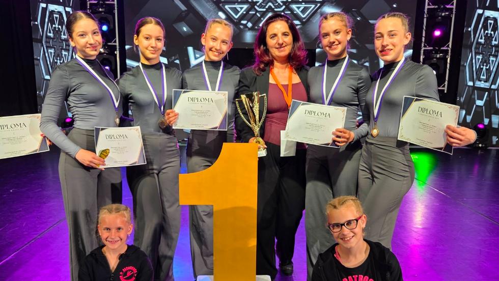 Sorra hozt�k az �rmeket Rom�ni�b�l a zalaegerszegi t�ncosok