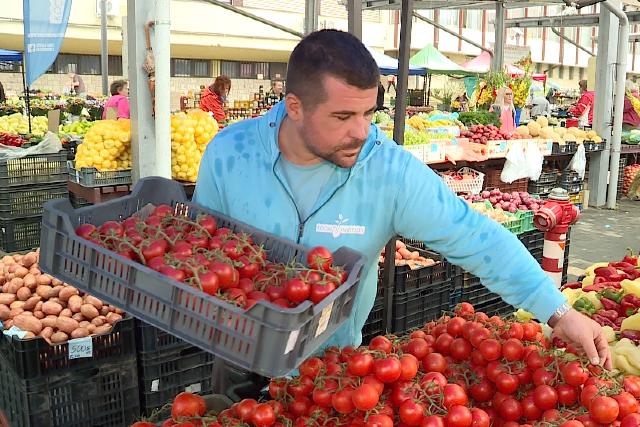 Szles vlasztk a zalaegerszegi piacon: a paprika s a paradicsom szrnyal