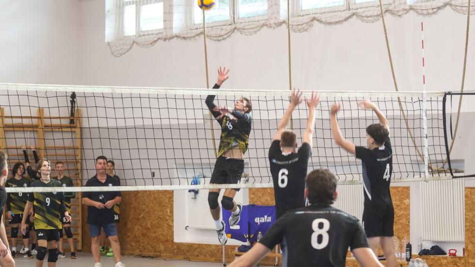 Ngycsapatos tornval emlkeztek az egerszegi rplabda legendira