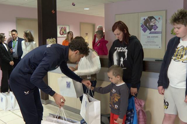 L�togat�ban – Meg�rkeztek a gyermekoszt�lyra a ZTE j�t�kosai 