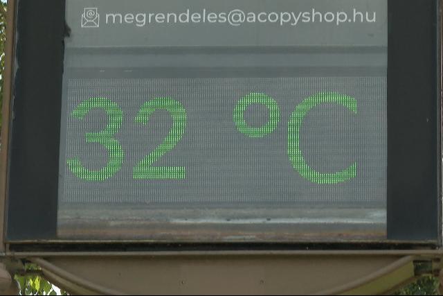 �gy v�szelj�k �t a forr� ny�ri napokat