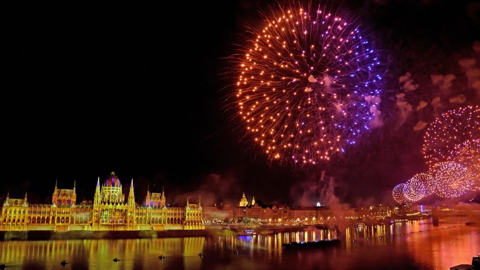 Akár 4,5 millió magyar láthatta augusztus 20-án a budapesti tűzijátékot Akár 4,5 millió magyar láthatta augusztus 20-án a budapesti tűzijátékot