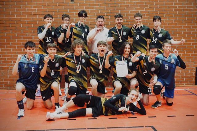 Bajnoki c�met �nnepelhet a ZTE R�plabda Klub U20-as fi�csapata