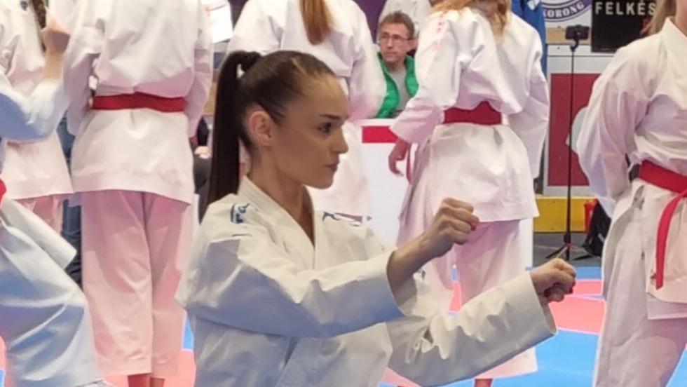 Magyar bajnoki bronz�rmet szerzett L�csei Lili