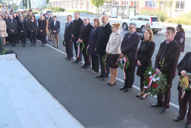 Fhajts az 1956-os forradalom s szabadsgharc hsei eltt 