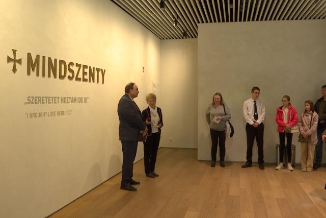 Rendhagyó tárlatvezetés a Mindszentyneumban Rendhagyó tárlatvezetés a Mindszentyneumban